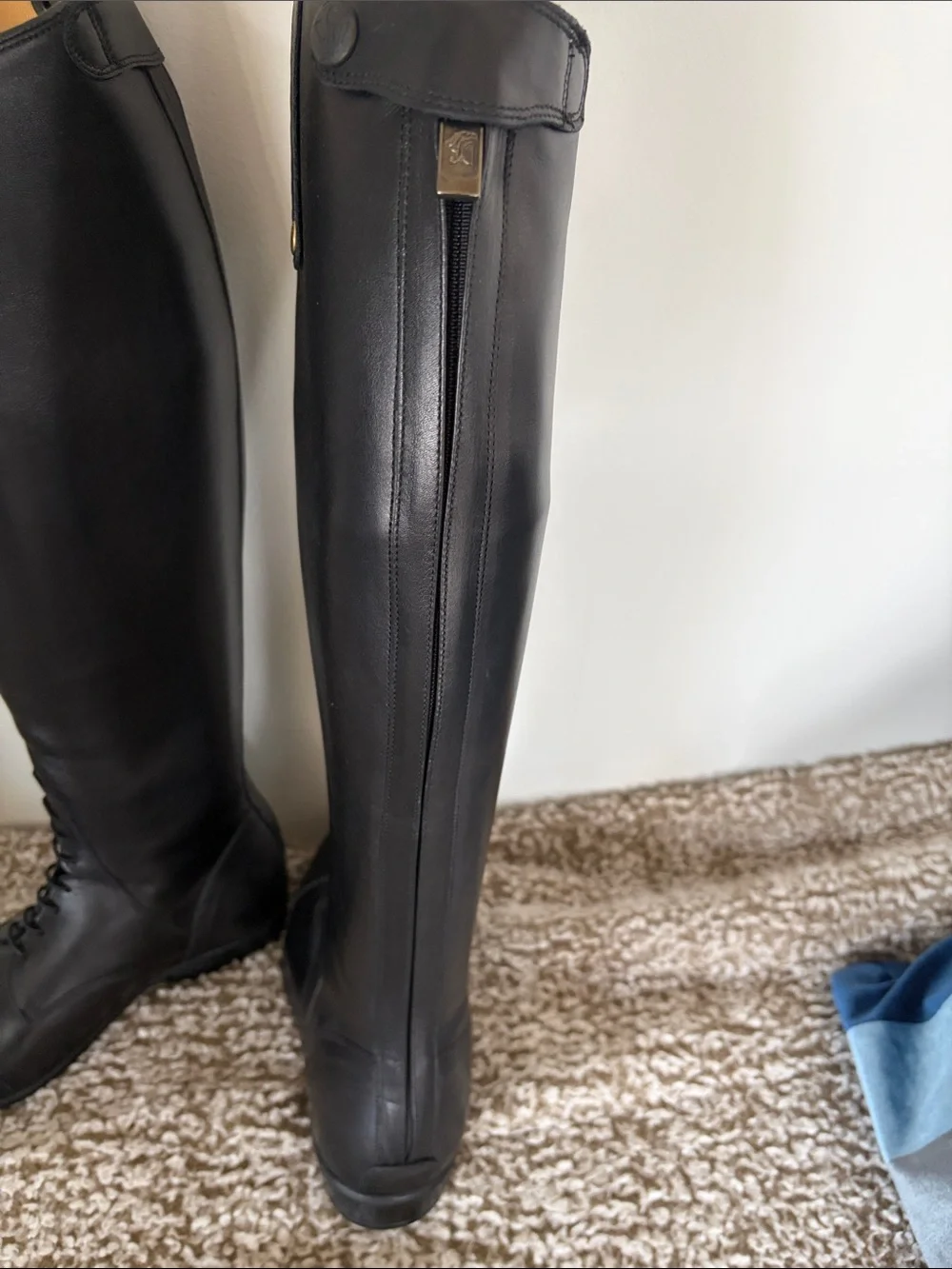 Sergio Grasso sleek black